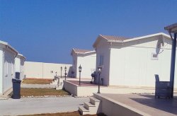 Desa liburan prefabrikasi oleh Karmod di Libya
