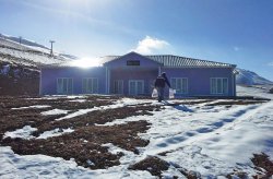 Konstruksi Prefabrikasi Karmod kembali menjadi teratas, pembangunan baru untuk pusat ski di gunung Ergan